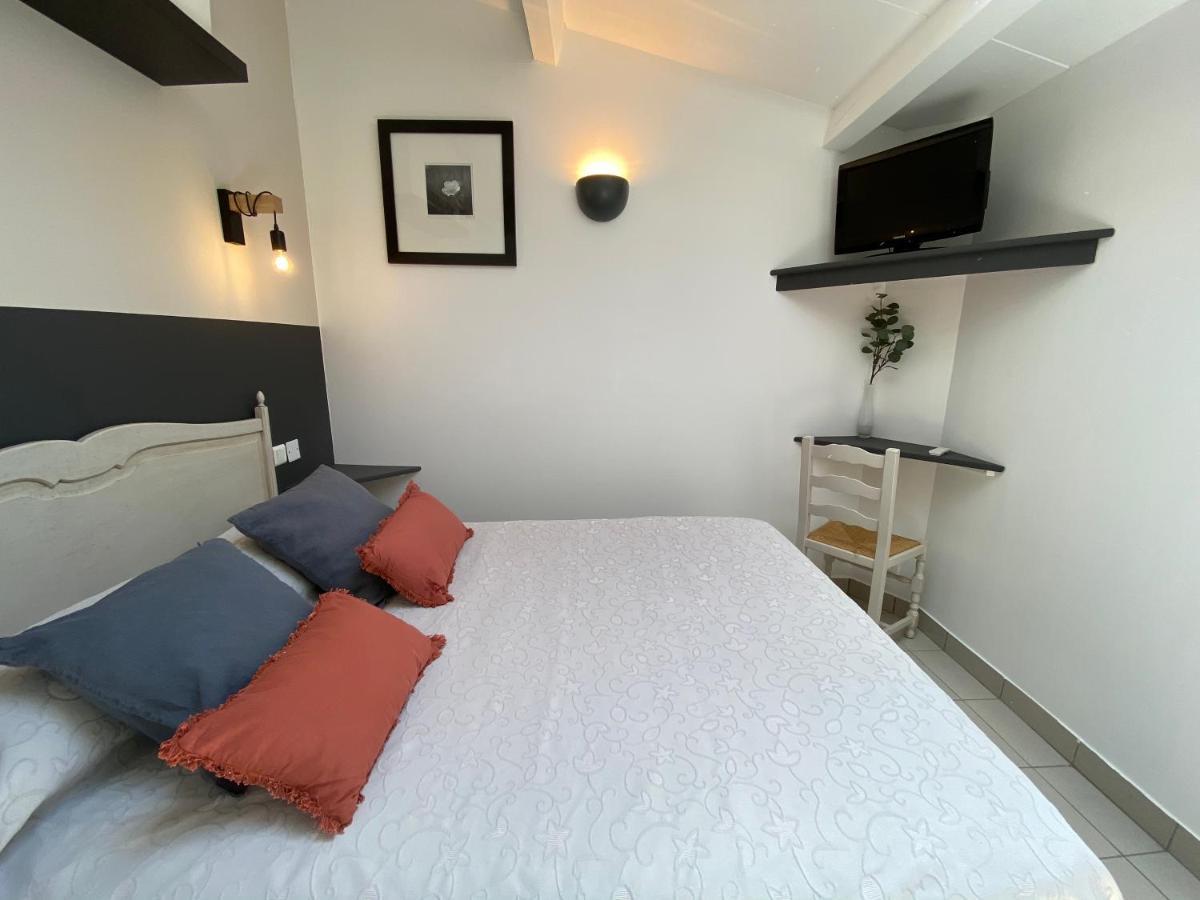 Auberge De La Tour De Brison Sanilhac  Quarto foto